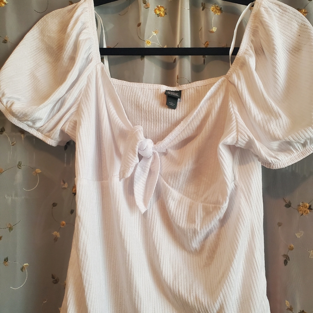 Wild Fable puff sleeve bodysuit
